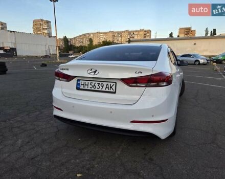 Белый Хендай Аванте, объемом двигателя 1.6 л и пробегом 200 тыс. км за 10500 $, фото 7 на Automoto.ua