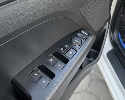 Белый Хендай Аванте, объемом двигателя 1.6 л и пробегом 200 тыс. км за 10500 $, фото 16 на Automoto.ua