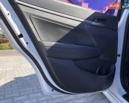 Белый Хендай Аванте, объемом двигателя 1.59 л и пробегом 153 тыс. км за 12900 $, фото 32 на Automoto.ua