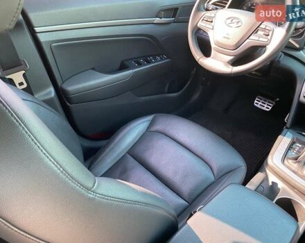 Белый Хендай Аванте, объемом двигателя 0 л и пробегом 79 тыс. км за 12800 $, фото 45 на Automoto.ua