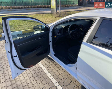 Белый Хендай Аванте, объемом двигателя 1.59 л и пробегом 204 тыс. км за 9700 $, фото 4 на Automoto.ua