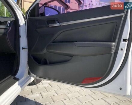 Белый Хендай Аванте, объемом двигателя 1.59 л и пробегом 153 тыс. км за 12900 $, фото 43 на Automoto.ua