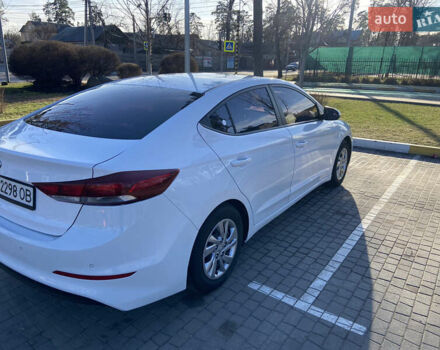 Белый Хендай Аванте, объемом двигателя 1.59 л и пробегом 204 тыс. км за 9700 $, фото 2 на Automoto.ua