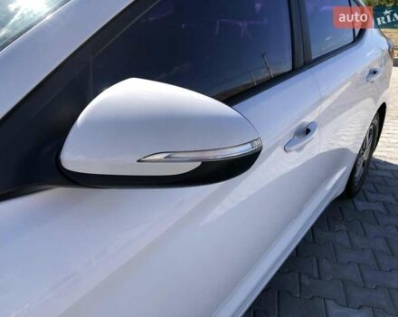 Белый Хендай Аванте, объемом двигателя 1.59 л и пробегом 153 тыс. км за 12900 $, фото 10 на Automoto.ua