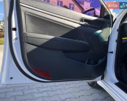 Белый Хендай Аванте, объемом двигателя 1.59 л и пробегом 153 тыс. км за 12900 $, фото 25 на Automoto.ua