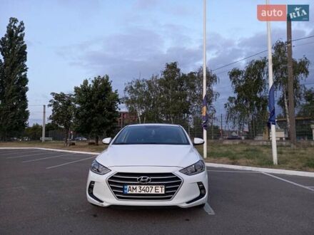 Хендай Аванте 2015 в Житомире на Automoto.ua Белый Хендай Аванте, объемом двигателя 1.59 л и пробегом 260 тыс. км за 10500 $, фото 1 на Automoto.ua