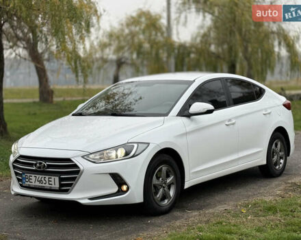 Белый Хендай Аванте, объемом двигателя 1.58 л и пробегом 204 тыс. км за 9900 $, фото 1 на Automoto.ua