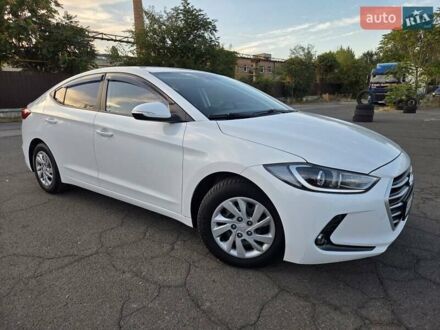 Белый Хендай Аванте, объемом двигателя 1.6 л и пробегом 200 тыс. км за 10500 $, фото 1 на Automoto.ua