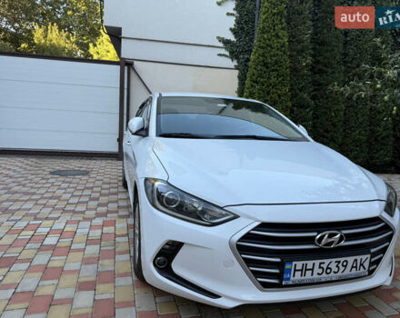 Білий Хендай Аванте, об'ємом двигуна 1.6 л та пробігом 200 тис. км за 8800 $, фото 1 на Automoto.ua