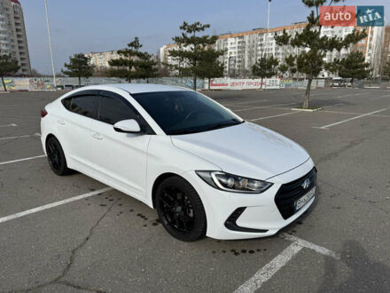 Хендай Аванте 2016 в Николаеве на Automoto.ua Белый Хендай Аванте, объемом двигателя 1.6 л и пробегом 220 тыс. км за 10700 $, фото 1 на Automoto.ua