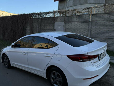 Хендай Аванте 2016 в Николаеве на Automoto.ua Белый Хендай Аванте, объемом двигателя 1.58 л и пробегом 192 тыс. км за 10500 $, фото 1 на Automoto.ua