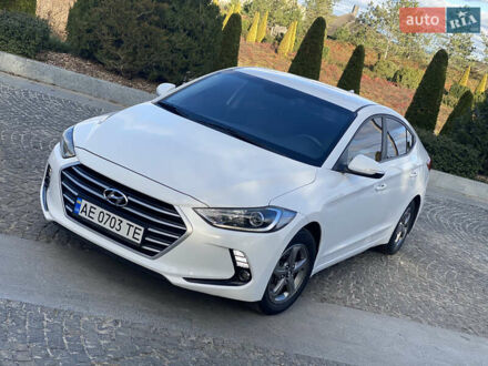 Білий Хендай Аванте, об'ємом двигуна 1.58 л та пробігом 151 тис. км за 10900 $, фото 1 на Automoto.ua