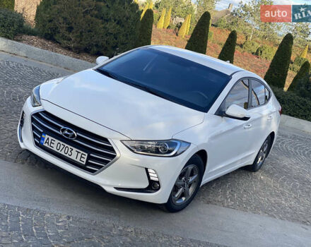 Білий Хендай Аванте, об'ємом двигуна 1.58 л та пробігом 151 тис. км за 10900 $, фото 1 на Automoto.ua