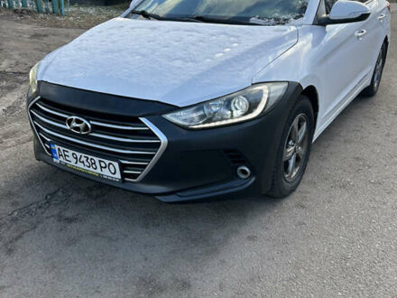 Хендай Аванте 2017 у Києві на Automoto.ua Білий Хендай Аванте, об'ємом двигуна 1.58 л та пробігом 212 тис. км за 8800 $, фото 1 на Automoto.ua