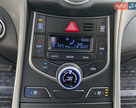 Черный Хендай Аванте, объемом двигателя 1.6 л и пробегом 138 тыс. км за 10900 $, фото 14 на Automoto.ua