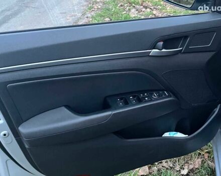 Серый Хендай Аванте, объемом двигателя 1.6 л и пробегом 189 тыс. км за 11690 $, фото 14 на Automoto.ua