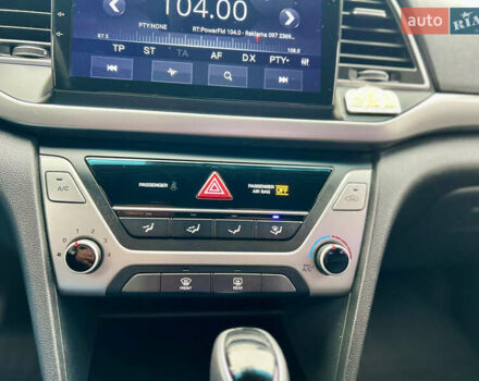 Синій Хендай Аванте, об'ємом двигуна 1.6 л та пробігом 231 тис. км за 12300 $, фото 20 на Automoto.ua