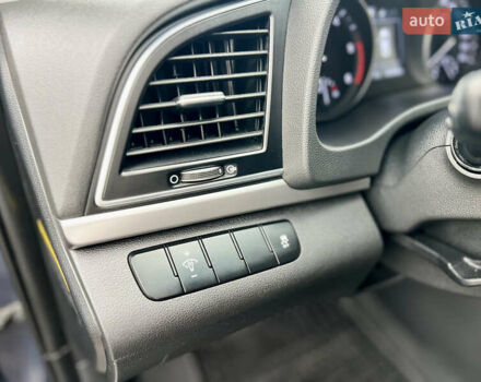 Синій Хендай Аванте, об'ємом двигуна 1.6 л та пробігом 231 тис. км за 12300 $, фото 28 на Automoto.ua