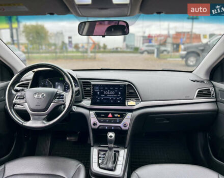 Синій Хендай Аванте, об'ємом двигуна 1.6 л та пробігом 231 тис. км за 12300 $, фото 18 на Automoto.ua