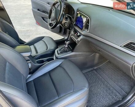 Синий Хендай Аванте, объемом двигателя 1.6 л и пробегом 160 тыс. км за 11999 $, фото 13 на Automoto.ua