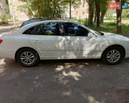 Белый Хендай Азера, объемом двигателя 2.7 л и пробегом 208 тыс. км за 6300 $, фото 4 на Automoto.ua