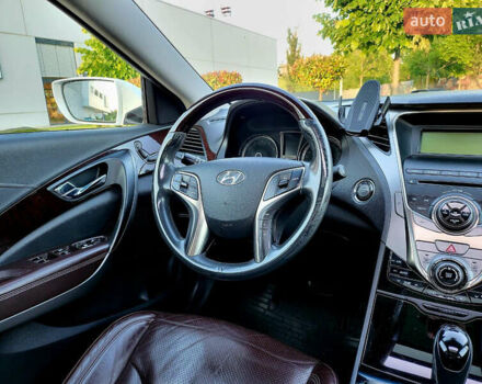 Белый Хендай Азера, объемом двигателя 3 л и пробегом 167 тыс. км за 9900 $, фото 31 на Automoto.ua