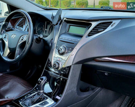 Белый Хендай Азера, объемом двигателя 3 л и пробегом 167 тыс. км за 9900 $, фото 30 на Automoto.ua