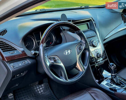 Белый Хендай Азера, объемом двигателя 3 л и пробегом 167 тыс. км за 9900 $, фото 21 на Automoto.ua