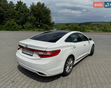 Белый Хендай Азера, объемом двигателя 3 л и пробегом 178 тыс. км за 9899 $, фото 4 на Automoto.ua