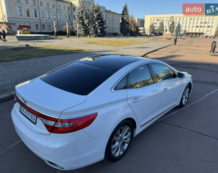 Белый Хендай Азера, объемом двигателя 3 л и пробегом 178 тыс. км за 9899 $, фото 24 на Automoto.ua