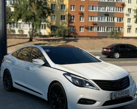 Белый Хендай Азера, объемом двигателя 3 л и пробегом 205 тыс. км за 11000 $, фото 15 на Automoto.ua