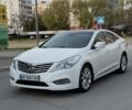Белый Хендай Азера, объемом двигателя 3 л и пробегом 148 тыс. км за 9900 $, фото 1 на Automoto.ua