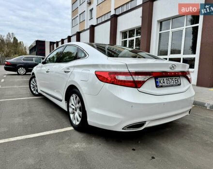 Белый Хендай Азера, объемом двигателя 3 л и пробегом 144 тыс. км за 11800 $, фото 15 на Automoto.ua