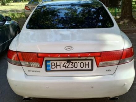 Белый Хендай Азера, объемом двигателя 2.7 л и пробегом 208 тыс. км за 5900 $, фото 1 на Automoto.ua
