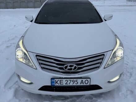 Білий Хендай Азера, об'ємом двигуна 3 л та пробігом 107 тис. км за 12800 $, фото 1 на Automoto.ua