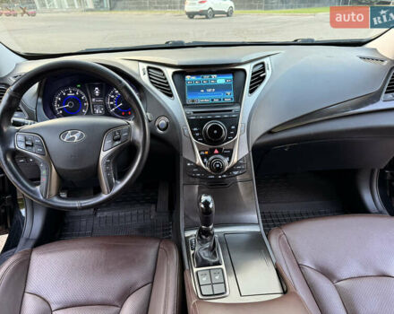 Черный Хендай Азера, объемом двигателя 3.3 л и пробегом 189 тыс. км за 9800 $, фото 21 на Automoto.ua