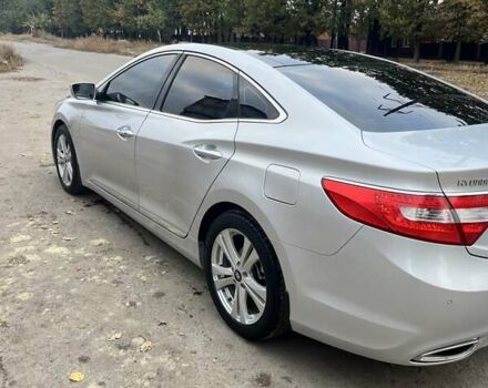 Сірий Хендай Азера, об'ємом двигуна 3 л та пробігом 197 тис. км за 12500 $, фото 3 на Automoto.ua