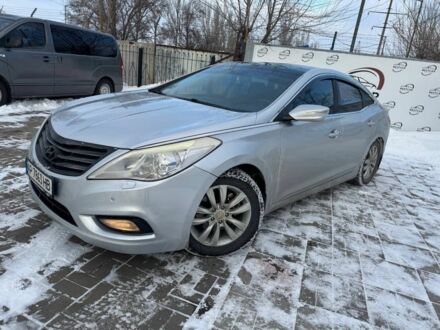 Серый Хендай Азера, объемом двигателя 3 л и пробегом 179 тыс. км за 10500 $, фото 1 на Automoto.ua