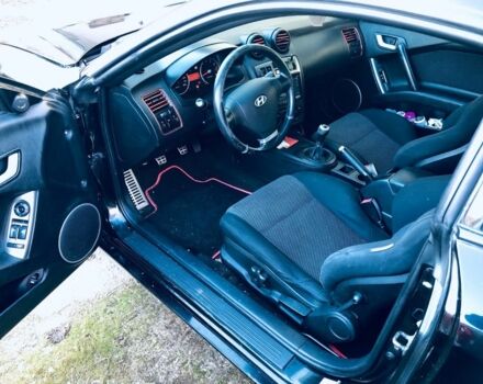 Черный Хендай Купе, объемом двигателя 2 л и пробегом 250 тыс. км за 3788 $, фото 5 на Automoto.ua