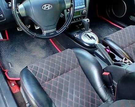 Красный Хендай Купе, объемом двигателя 2 л и пробегом 210 тыс. км за 5700 $, фото 4 на Automoto.ua