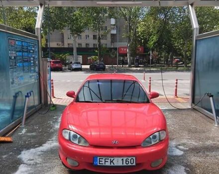 Красный Хендай Купе, объемом двигателя 2 л и пробегом 250 тыс. км за 2150 $, фото 1 на Automoto.ua