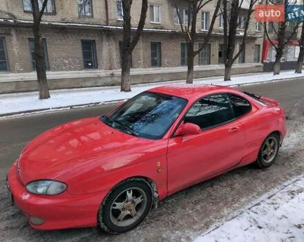 Красный Хендай Купе, объемом двигателя 2 л и пробегом 250 тыс. км за 2150 $, фото 3 на Automoto.ua