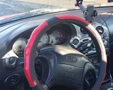 Красный Хендай Купе, объемом двигателя 2 л и пробегом 236 тыс. км за 4000 $, фото 3 на Automoto.ua