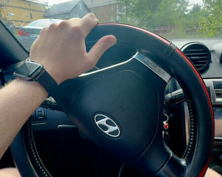 Красный Хендай Купе, объемом двигателя 1.6 л и пробегом 173 тыс. км за 4000 $, фото 7 на Automoto.ua