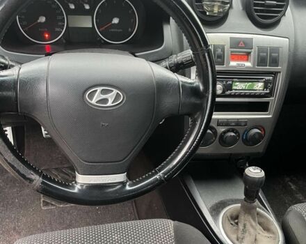 Красный Хендай Купе, объемом двигателя 1.6 л и пробегом 250 тыс. км за 3300 $, фото 4 на Automoto.ua