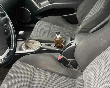 Красный Хендай Купе, объемом двигателя 1.6 л и пробегом 250 тыс. км за 3300 $, фото 5 на Automoto.ua