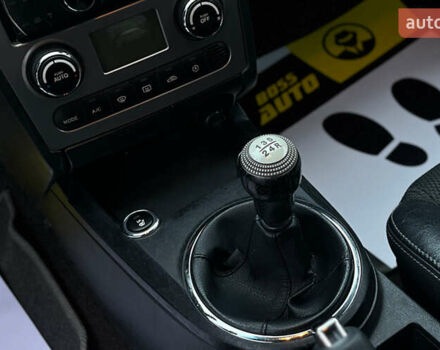 Красный Хендай Купе, объемом двигателя 2 л и пробегом 170 тыс. км за 6500 $, фото 14 на Automoto.ua