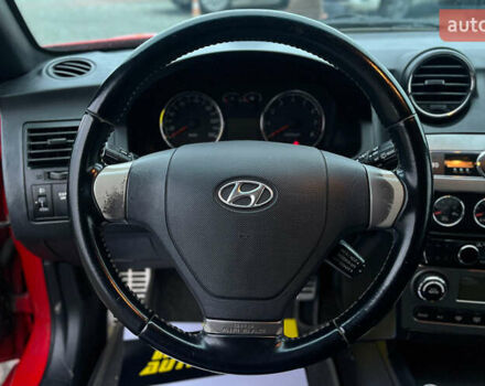 Красный Хендай Купе, объемом двигателя 2 л и пробегом 170 тыс. км за 6500 $, фото 9 на Automoto.ua