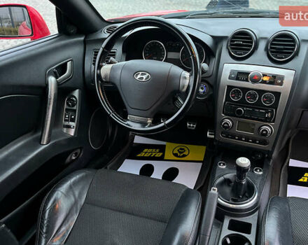 Красный Хендай Купе, объемом двигателя 2 л и пробегом 170 тыс. км за 6500 $, фото 20 на Automoto.ua