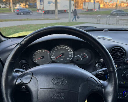 Желтый Хендай Купе, объемом двигателя 2 л и пробегом 206 тыс. км за 4400 $, фото 13 на Automoto.ua